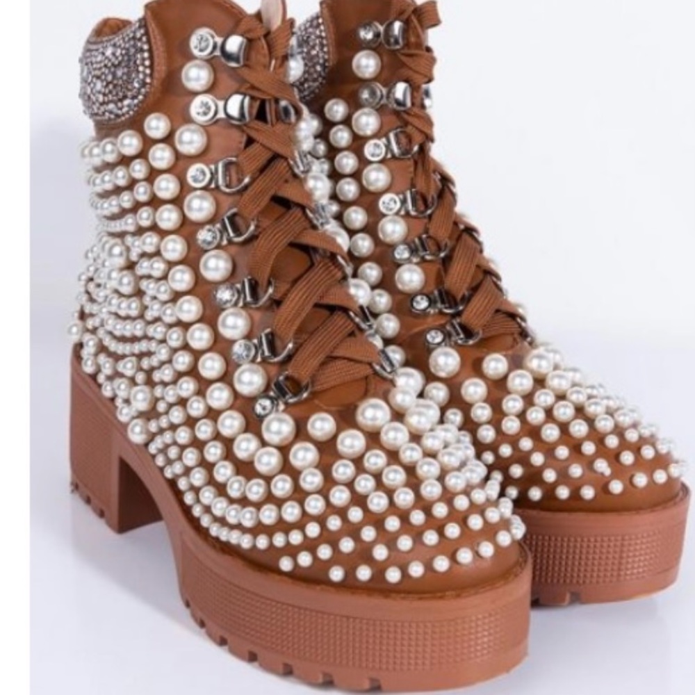 Ankle Boots with pearls